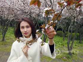 白衣牛仔裤美女户外性感写真索尼RX0试拍