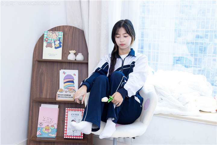 物恋传媒 No.2830 水晶-板鞋、纯白棉袜、裸足、校服 [157P1V-4.20GB]