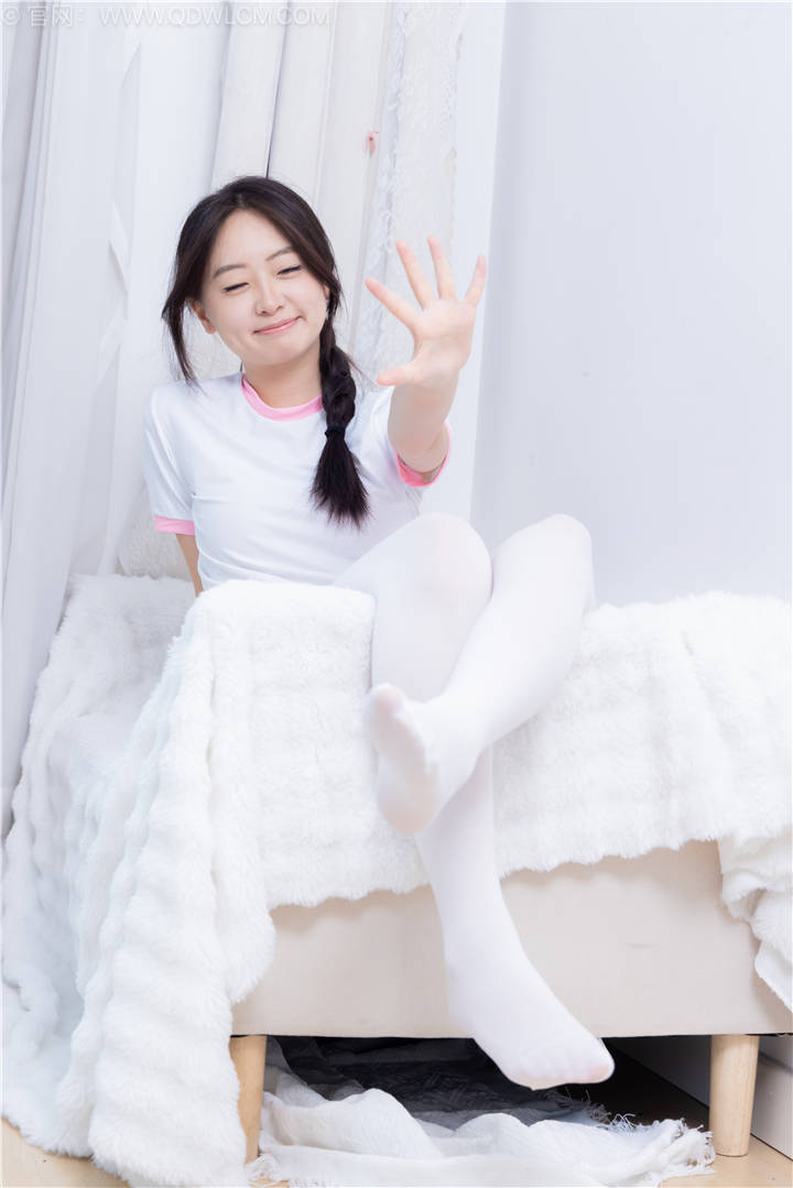 物恋传媒 No.2835 萌萌-运动鞋、厚白丝、体操服 [152P1V-3.11GB]